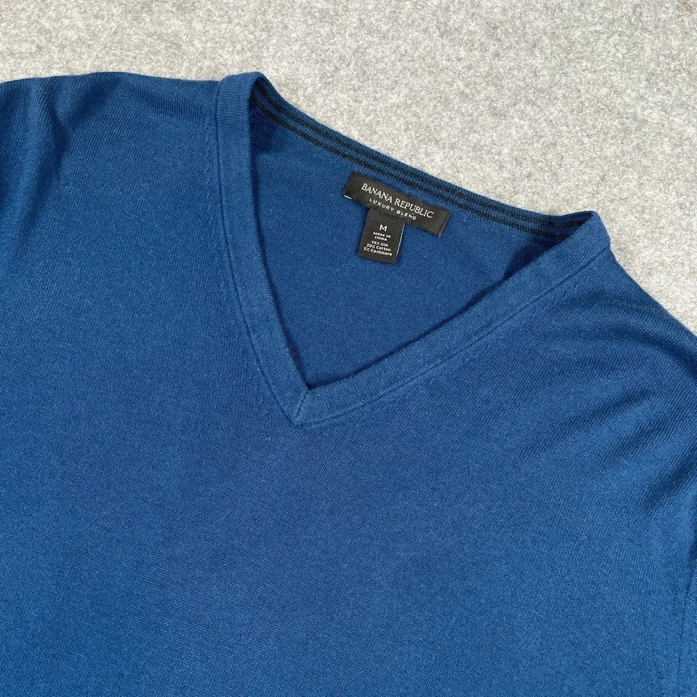 Banana Republic Luxury Blend Mens Sweater M Blue Cashmere Silk V-Neck Office